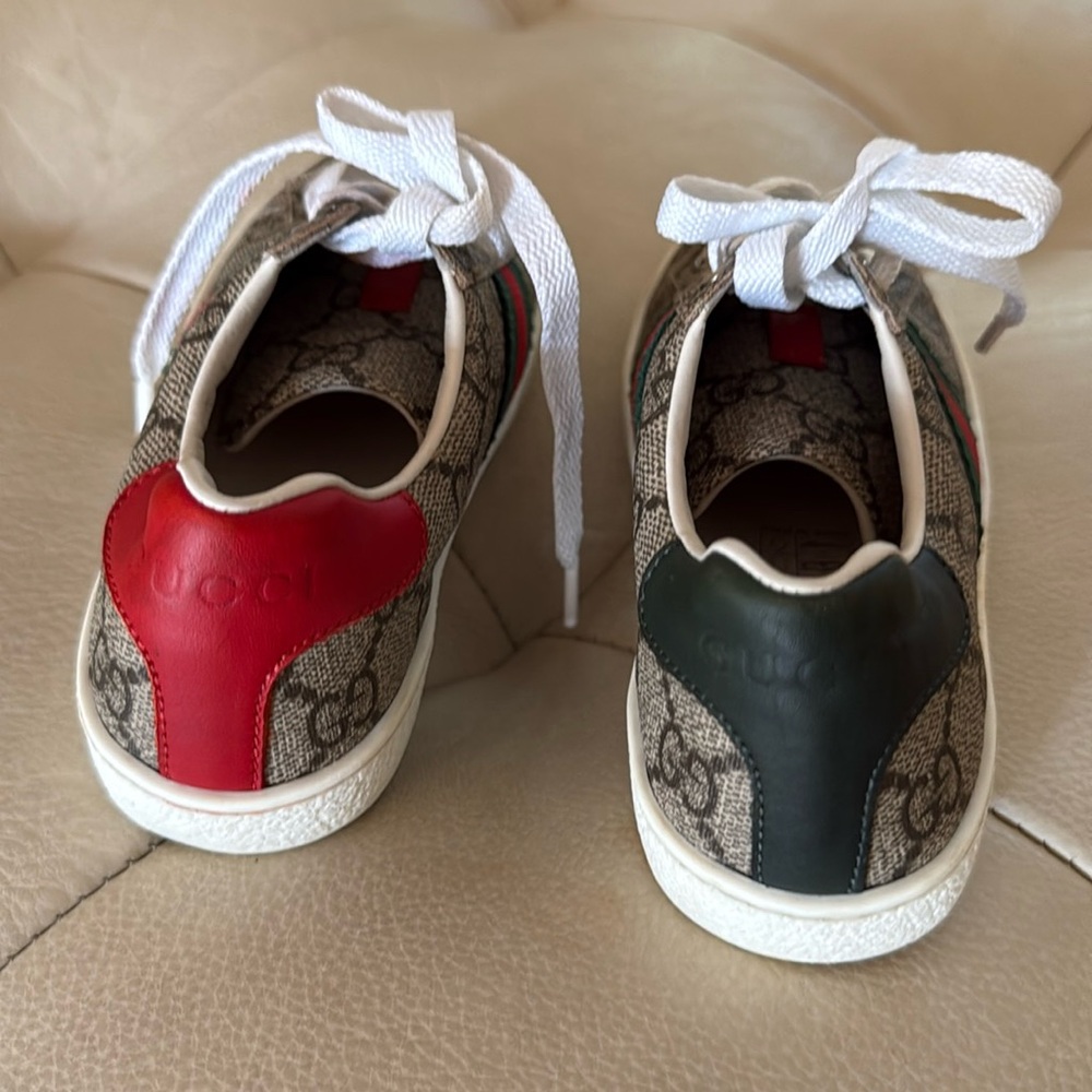 Boys Gucci Sneakers - Picture 2 of 9